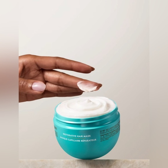 Moroccanoil Restorative Hair Mask 250mls
For weakened and damaged hair - Picture 5 of 8